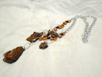 Collar corteza otoño