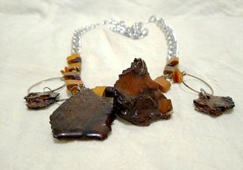 Collar corteza otoño