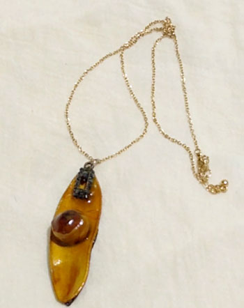 Dije con cadena nativ