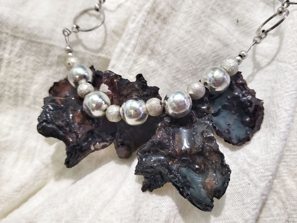 Gargantilla corteza plateado