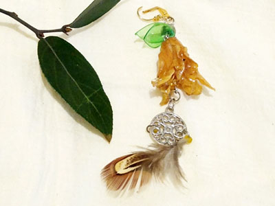 Arete solitario flor curuma