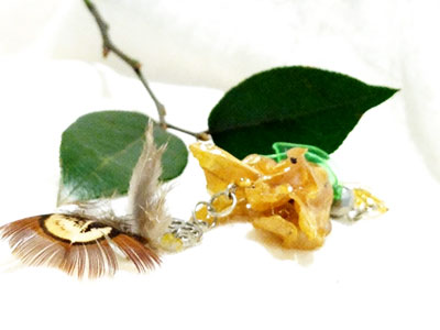 Arete solitario flor curuma